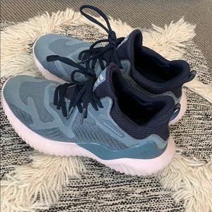 ADIDAS alpha bounce size 7 sneaker